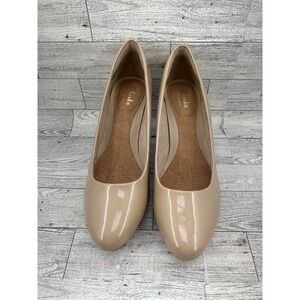 Clarks Artisan Tempt Appeal Sand Sable Patent Leather Pumps Heels Women Size 7W